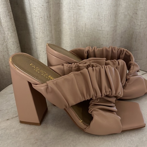 Nude strappy heel - Picture 3 of 4